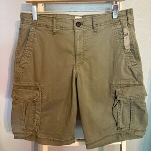 NWT Gap Green Cargo Shorts for Men Size 32 Pockets